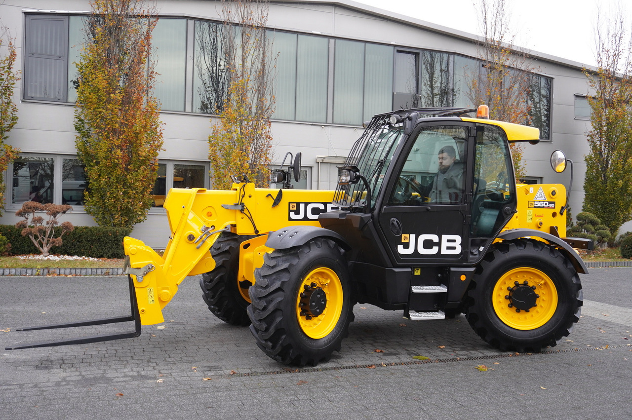 JCB 560-80 / 6 ton lifting capacity / power 146 HP - Chariot télescopique: photos 3 JCB 560-80 / 6 ton lifting capacity / power 146 HP - Chariot télescopique: photos 3