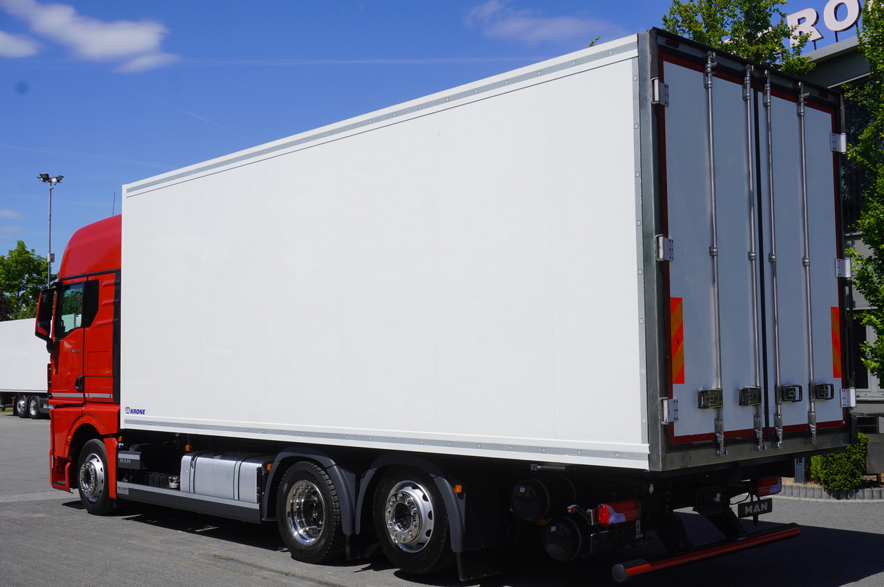 MAN GX 26.510 / 2022 / NEW Krone bitemperature refrigerated truck / Carrier Supra 850 MT / 4 units - Camion frigorifique: photos 2 MAN GX 26.510 / 2022 / NEW Krone bitemperature refrigerated truck / Carrier Supra 850 MT / 4 units - Camion frigorifique: photos 2