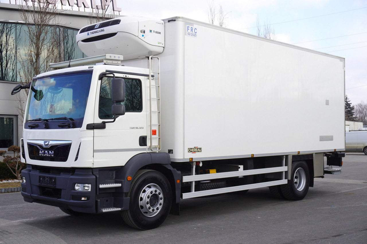 MAN TGM 18.320 / CHEREAU meat hook refrigerator / Carcass elevator - Camion frigorifique: photos 2 MAN TGM 18.320 / CHEREAU meat hook refrigerator / Carcass elevator - Camion frigorifique: photos 2
