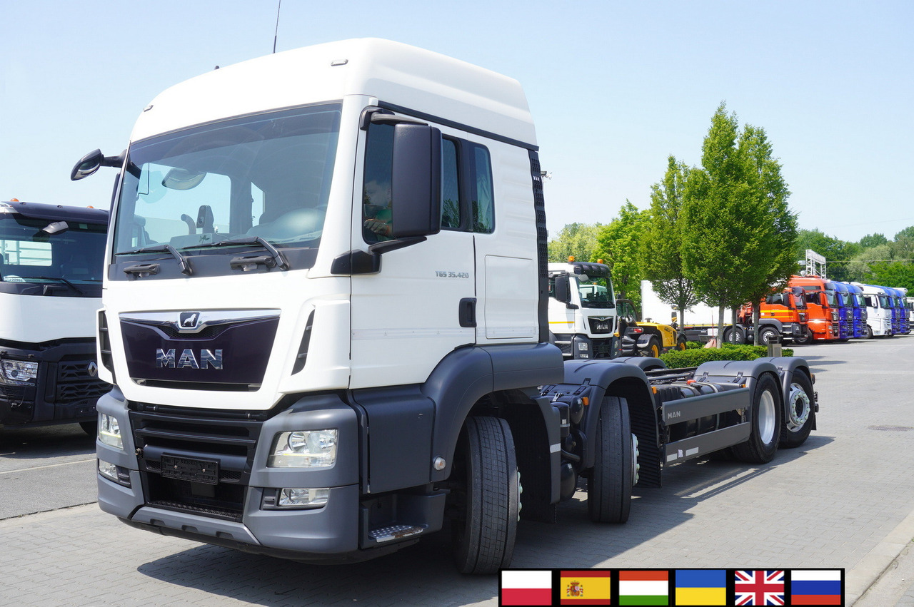 MAN TGS 35.420 8x2 / Chassis 6.4 m / 3 steered axles - Camion grue: photos 1 MAN TGS 35.420 8x2 / Chassis 6.4 m / 3 steered axles - Camion grue: photos 1