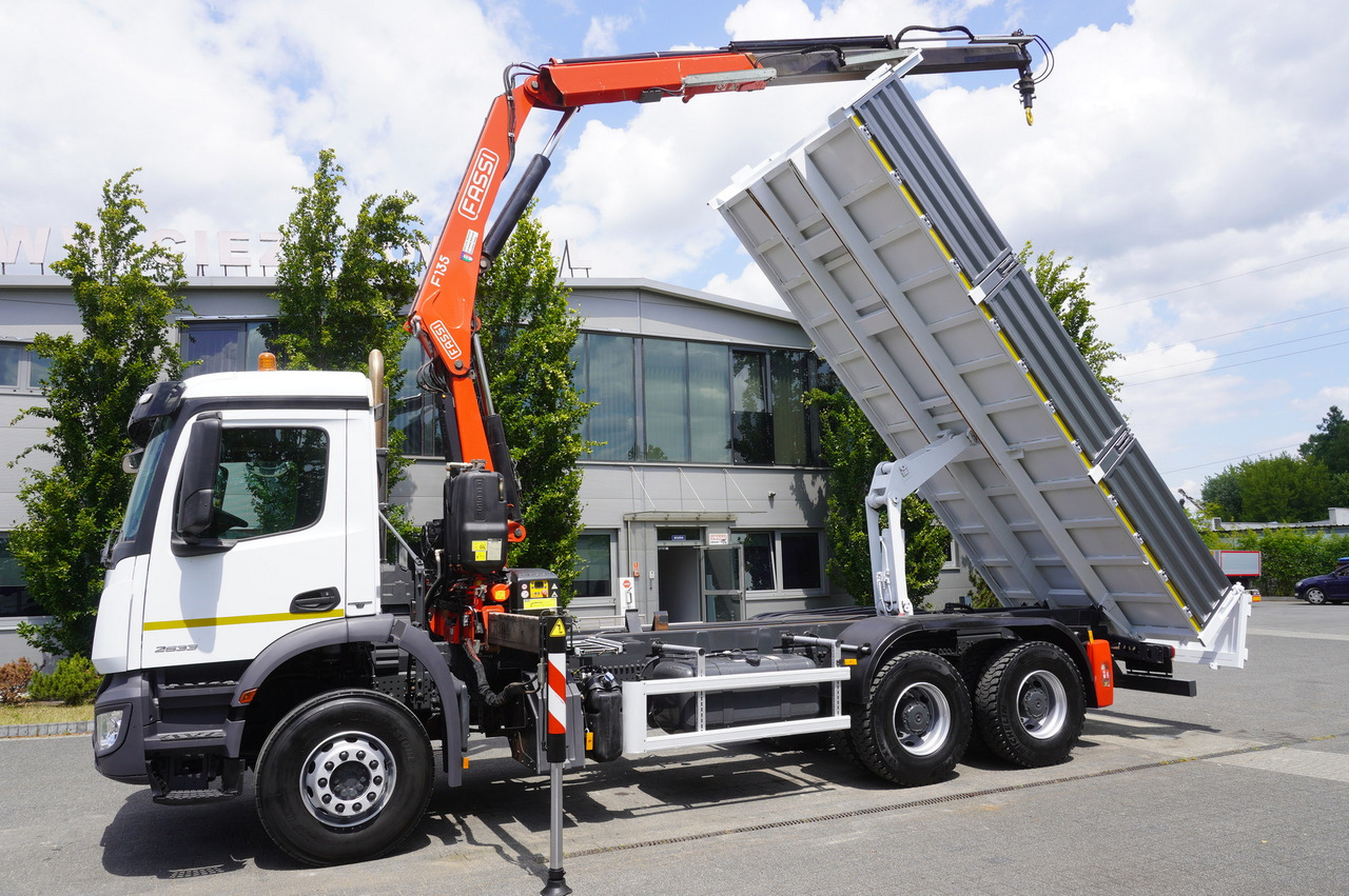 MERCEDES-BENZ AROCS 2633 6x4 / 5.5 T crane FASSI F135 / Tipper 15 EPAL - Camion benne, Camion grue: photos 5 MERCEDES-BENZ AROCS 2633 6x4 / 5.5 T crane FASSI F135 / Tipper 15 EPAL - Camion benne, Camion grue: photos 5