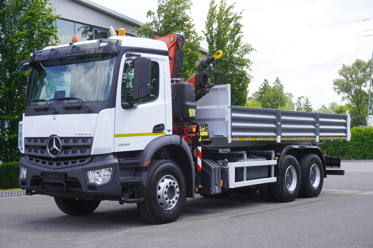 MERCEDES-BENZ AROCS 2633 6x4 / 5.5 T crane FASSI F135 / Tipper 15 EPAL - Camion benne, Camion grue: photos 2 MERCEDES-BENZ AROCS 2633 6x4 / 5.5 T crane FASSI F135 / Tipper 15 EPAL - Camion benne, Camion grue: photos 2