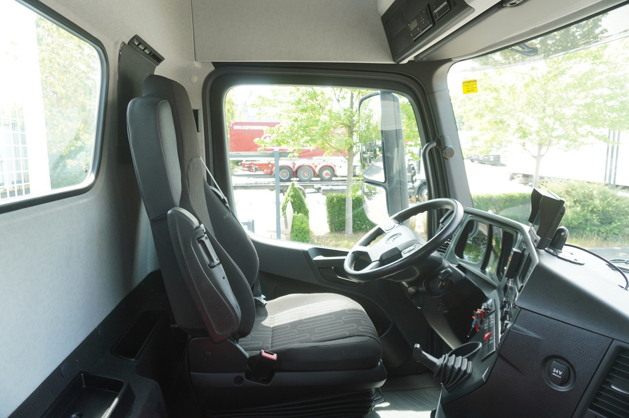 Camion plateau, Camion grue MERCEDES-BENZ AROCS 2636 Flatbed / HDS FASSI F175 7.7 T / 150,000 km: photos 28