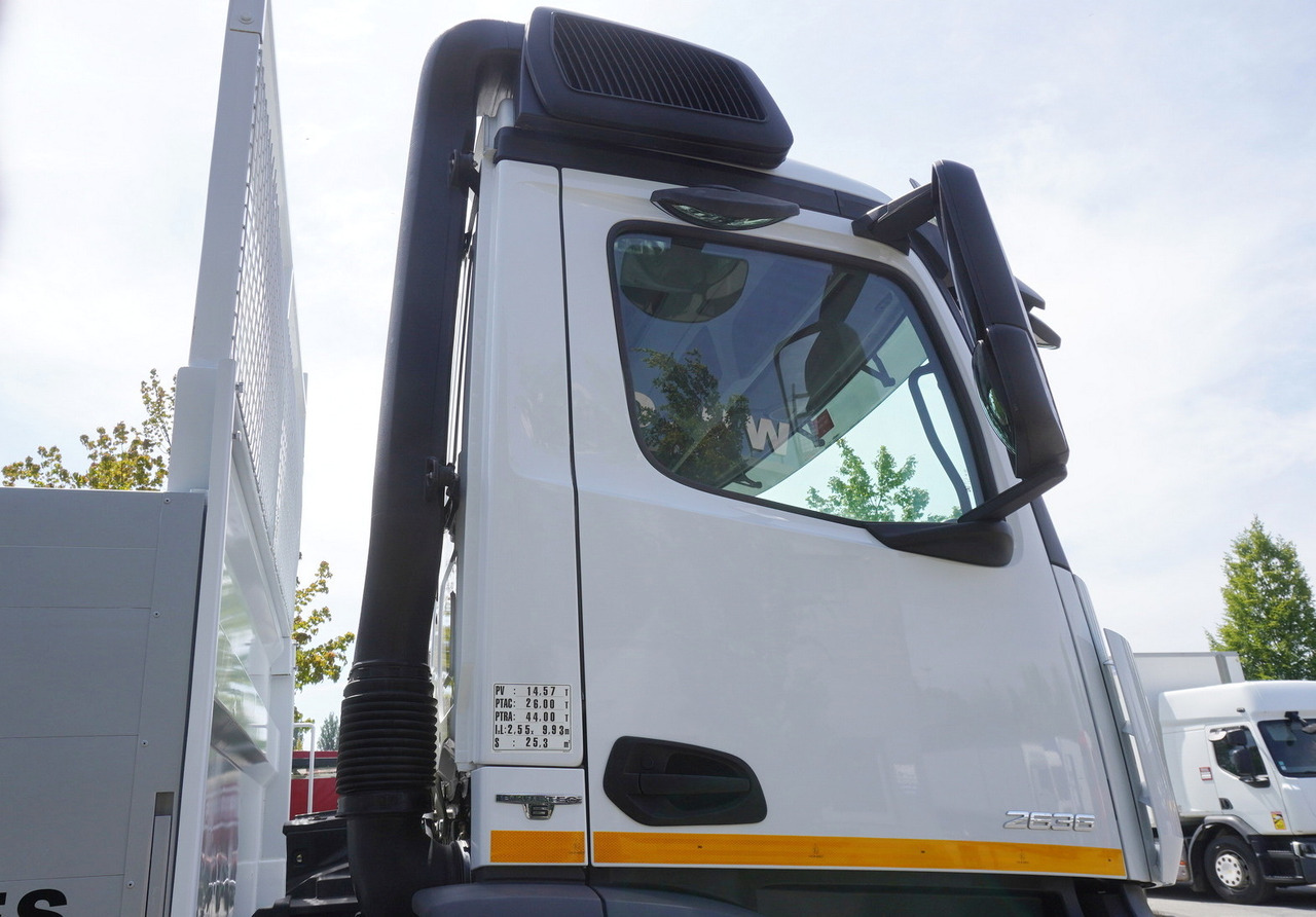 Camion plateau, Camion grue MERCEDES-BENZ AROCS 2636 Flatbed / HDS FASSI F175 7.7 T / 150,000 km: photos 21