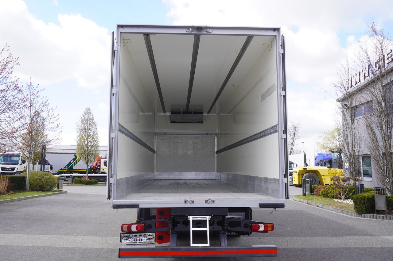 MERCEDES-BENZ Actros 1824 / Refrigerator / Carrier Supra 1250 / Sleeping cabin - Camion frigorifique: photos 4 MERCEDES-BENZ Actros 1824 / Refrigerator / Carrier Supra 1250 / Sleeping cabin - Camion frigorifique: photos 4