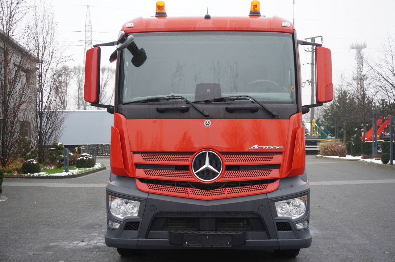 Crédit-bail de MERCEDES-BENZ Actros 1833 / 260 tho. km / NEW septic tank 11000 l MERCEDES-BENZ Actros 1833 / 260 tho. km / NEW septic tank 11000 l: photos 8