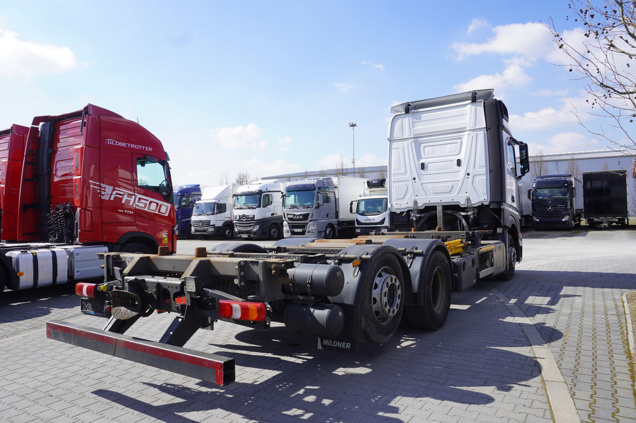 MERCEDES-BENZ Actros 2543 / BDF / Retarder / sleeping cabin - Camion porte-conteneur/ Caisse mobile: photos 5 MERCEDES-BENZ Actros 2543 / BDF / Retarder / sleeping cabin - Camion porte-conteneur/ Caisse mobile: photos 5