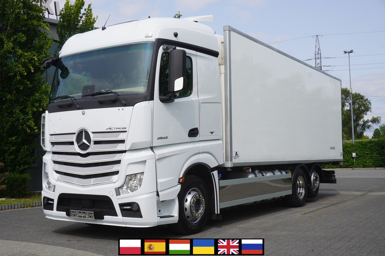 MERCEDES-BENZ Actros 2543 / Lecapitaine Refrigerator Multitemperature / Carrier Supra 950 MT - Camion frigorifique: photos 1 MERCEDES-BENZ Actros 2543 / Lecapitaine Refrigerator Multitemperature / Carrier Supra 950 MT - Camion frigorifique: photos 1