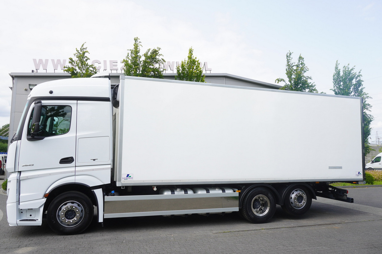 MERCEDES-BENZ Actros 2543 / Lecapitaine Refrigerator Multitemperature / Carrier Supra 950 MT - Camion frigorifique: photos 2 MERCEDES-BENZ Actros 2543 / Lecapitaine Refrigerator Multitemperature / Carrier Supra 950 MT - Camion frigorifique: photos 2