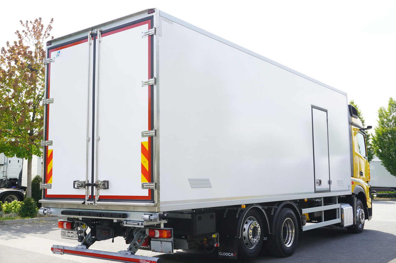 MERCEDES-BENZ Actros 2545 MP5 6×2 E6 / NEW Igloocar refrigerator / 19 pallets / Carrier Supra 850 - Camion frigorifique: photos 4 MERCEDES-BENZ Actros 2545 MP5 6×2 E6 / NEW Igloocar refrigerator / 19 pallets / Carrier Supra 850 - Camion frigorifique: photos 4