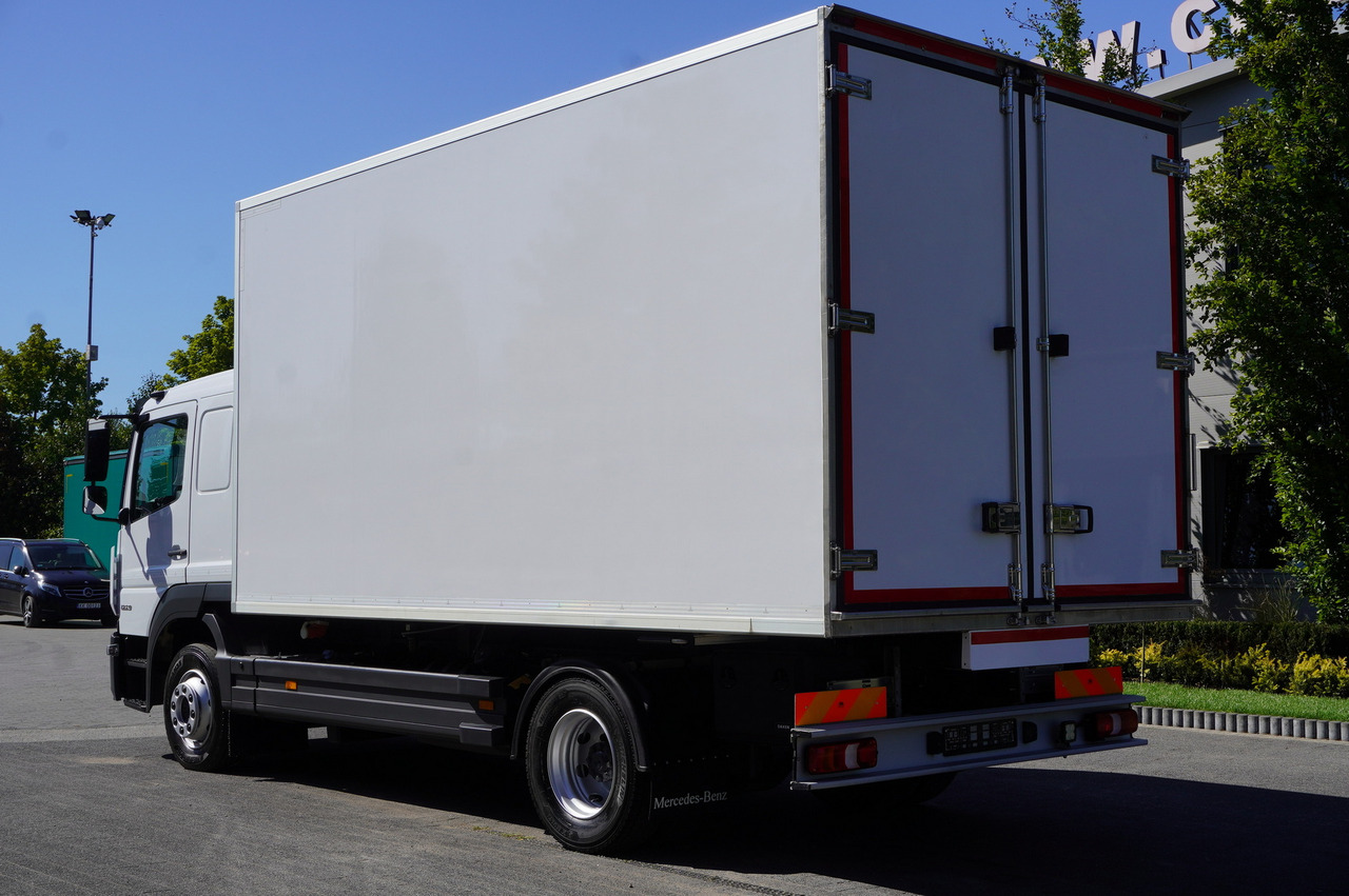 MERCEDES-BENZ Atego 1223 / Bitemperature Refrigerator 12 EPAL / Full ADR / Sleeper cab / 175 tho. km - Camion frigorifique: photos 3 MERCEDES-BENZ Atego 1223 / Bitemperature Refrigerator 12 EPAL / Full ADR / Sleeper cab / 175 tho. km - Camion frigorifique: photos 3