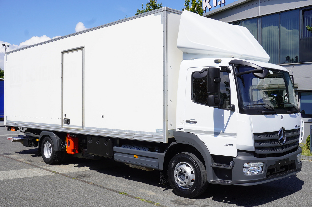MERCEDES-BENZ Atego 1318 E6 / 20 pallet container / lift / 90 thousand km !!! - Camion fourgon: photos 1 MERCEDES-BENZ Atego 1318 E6 / 20 pallet container / lift / 90 thousand km !!! - Camion fourgon: photos 1