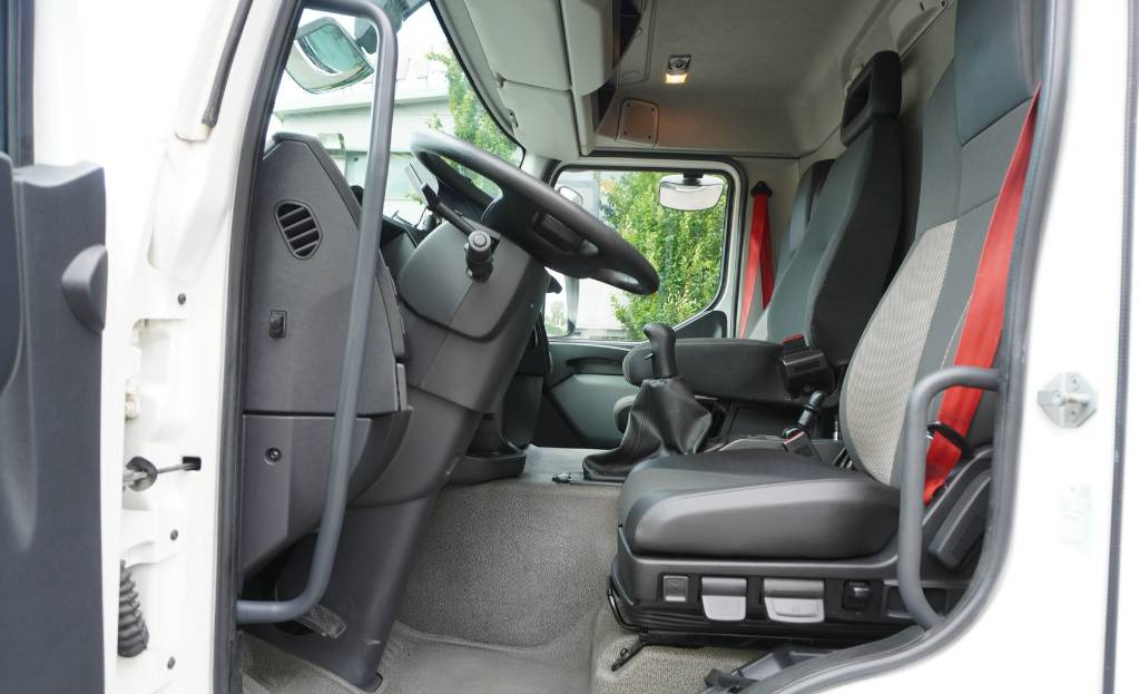 Camion frigorifique RENAULT D19 285 HP E6 Cold storage/ ATP/FNA / 22 Pallets / BITEMPERATURE: photos 11 Camion frigorifique RENAULT D19 285 HP E6 Cold storage/ ATP/FNA / 22 Pallets / BITEMPERATURE: photos 11