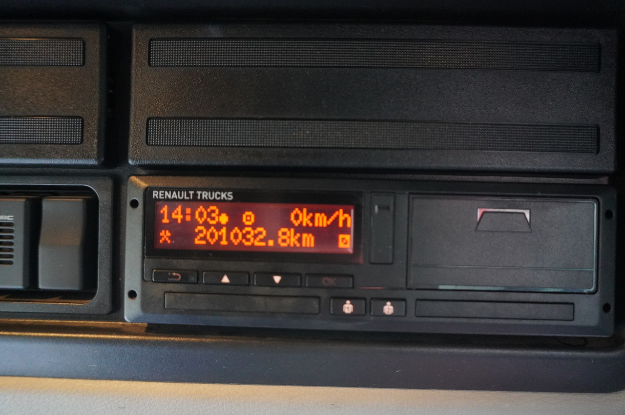 RENAULT RENAULT C280 DTI 8 / FASSI crane 5.6 T / 560 MTH / range 8 m / Flatbed 15 EPAL - Camion grue: photos 4 RENAULT RENAULT C280 DTI 8 / FASSI crane 5.6 T / 560 MTH / range 8 m / Flatbed 15 EPAL - Camion grue: photos 4