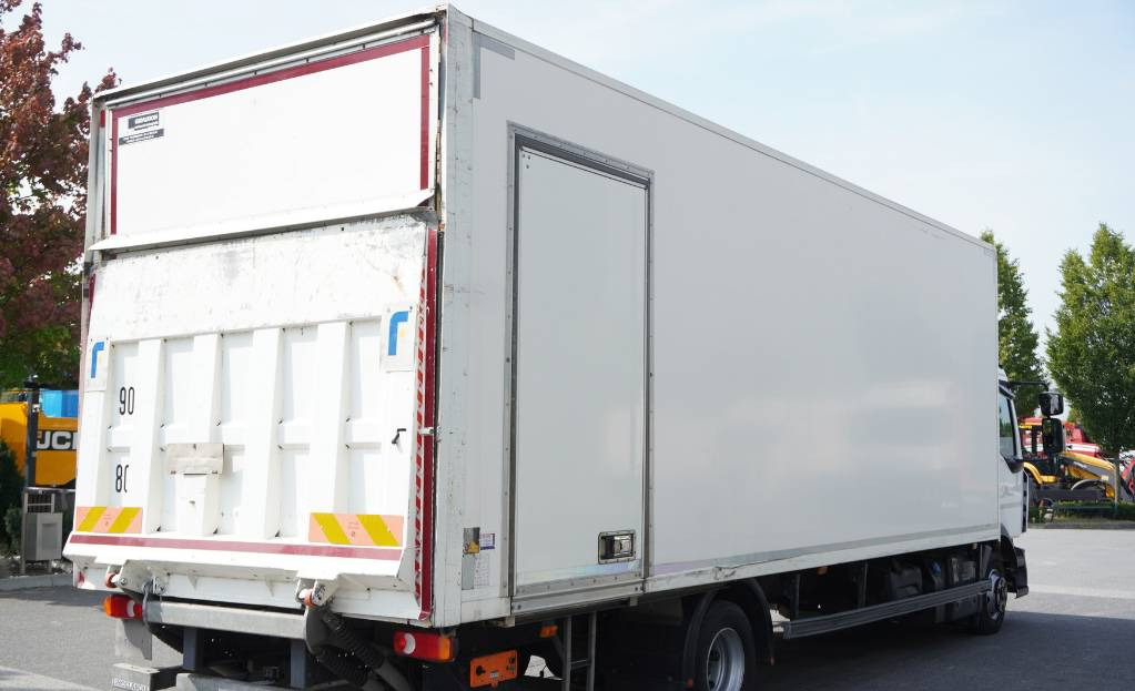 RENAULT Renault D12 E6 / Container 18 pallets / Lift - Camion fourgon: photos 5 RENAULT Renault D12 E6 / Container 18 pallets / Lift - Camion fourgon: photos 5