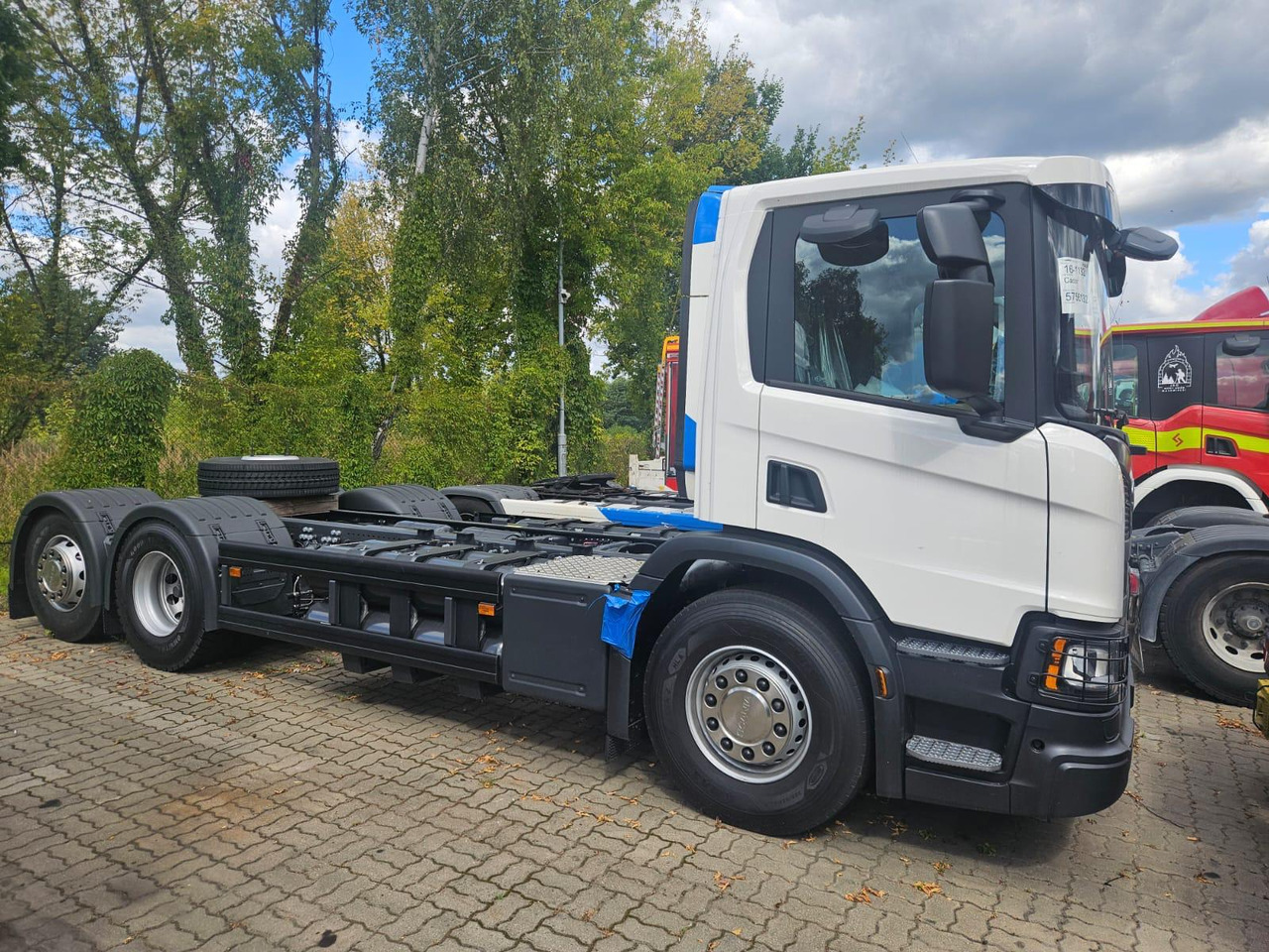 SCANIA P 340 B6x2*4NA / chassis frame / steering axle / CNG - Châssis cabine: photos 3 SCANIA P 340 B6x2*4NA / chassis frame / steering axle / CNG - Châssis cabine: photos 3