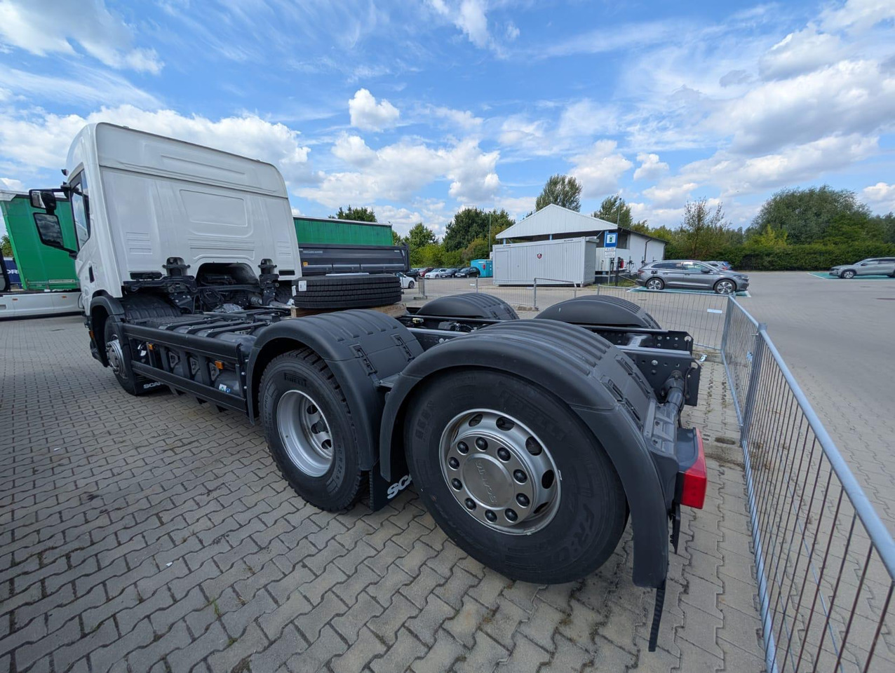 SCANIA P 340 B6x2*4NA / chassis frame / steering axle / CNG / large cab / 8 units - Châssis cabine: photos 3 SCANIA P 340 B6x2*4NA / chassis frame / steering axle / CNG / large cab / 8 units - Châssis cabine: photos 3