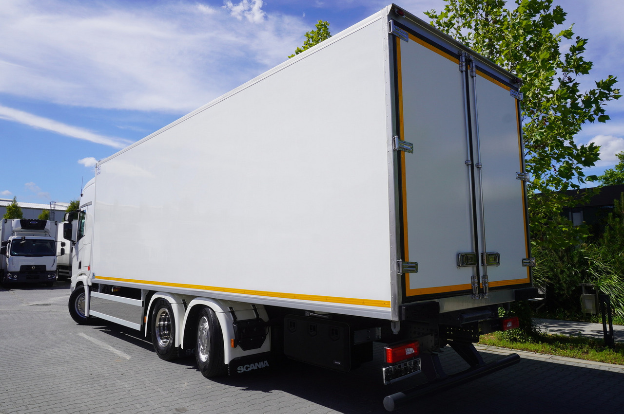 SCANIA R500 / Lecapitaine refrigerator 20 EPAL / Carrier Supra 950 / Steered 3rd axle - Camion frigorifique: photos 3 SCANIA R500 / Lecapitaine refrigerator 20 EPAL / Carrier Supra 950 / Steered 3rd axle - Camion frigorifique: photos 3