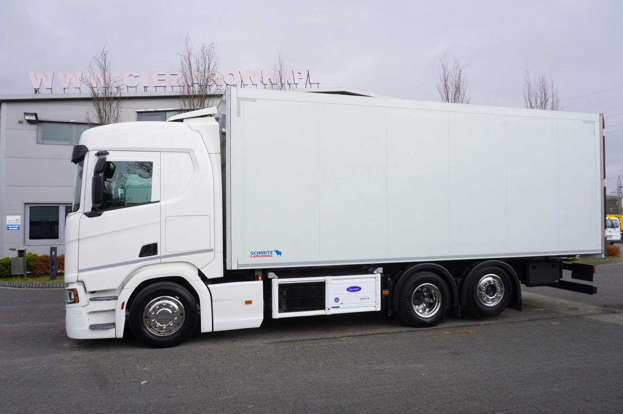 SCANIA R500 / Schmitz meat hook refrigerator / Carrier Supra 950U / 3rd steered axle - Camion frigorifique: photos 2 SCANIA R500 / Schmitz meat hook refrigerator / Carrier Supra 950U / 3rd steered axle - Camion frigorifique: photos 2