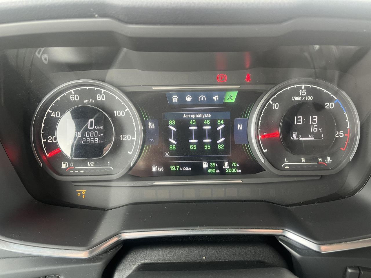 Châssis cabine SCANIA R560 B8x4*4 / Chassis / sleeper cab / Power take-off: photos 13 Châssis cabine SCANIA R560 B8x4*4 / Chassis / sleeper cab / Power take-off: photos 13