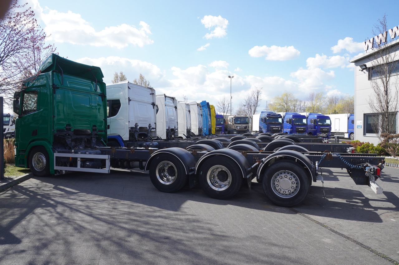 SCANIA R650 V8 / 650 HP/ frame 8.8 m / steered 4th axis / 20 units - Châssis cabine: photos 3 SCANIA R650 V8 / 650 HP/ frame 8.8 m / steered 4th axis / 20 units - Châssis cabine: photos 3