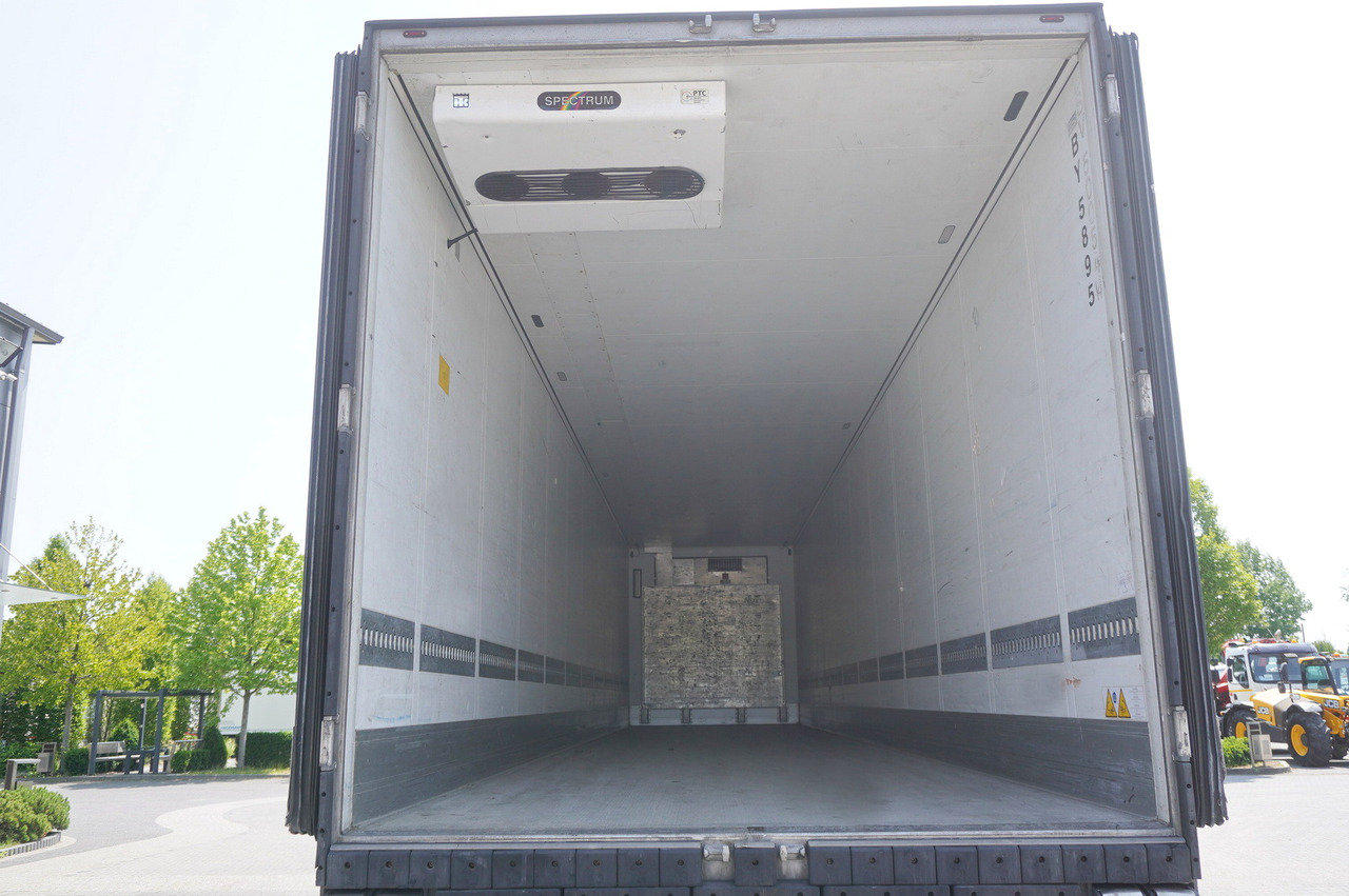 SCHMITZ refrigerated semi-trailer / Thermoking SLX Spectrum 250 / Multitemperature - Semi-remorque frigorifique: photos 4 SCHMITZ refrigerated semi-trailer / Thermoking SLX Spectrum 250 / Multitemperature - Semi-remorque frigorifique: photos 4