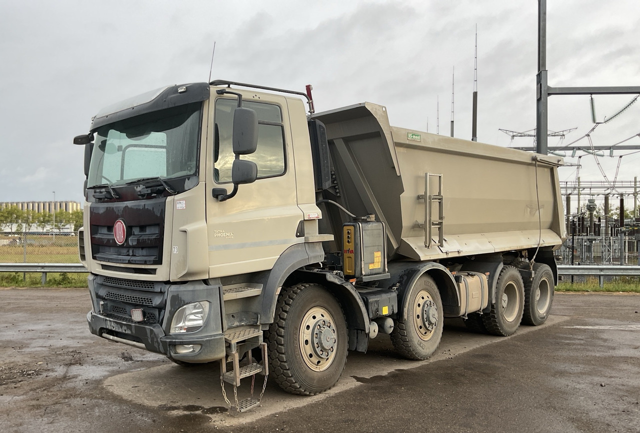 TATRA Phoenix 8x8 Twin-Steer Quad/A dump truck / 30 tho. km - Tombereau rigide: photos 4 TATRA Phoenix 8x8 Twin-Steer Quad/A dump truck / 30 tho. km - Tombereau rigide: photos 4