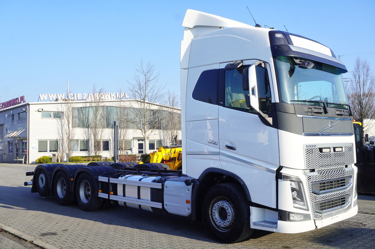 VOLVO Volvo FH 650 8x4/4 / Truck chassis / steered 4th axle - Camion grue: photos 5 VOLVO Volvo FH 650 8x4/4 / Truck chassis / steered 4th axle - Camion grue: photos 5