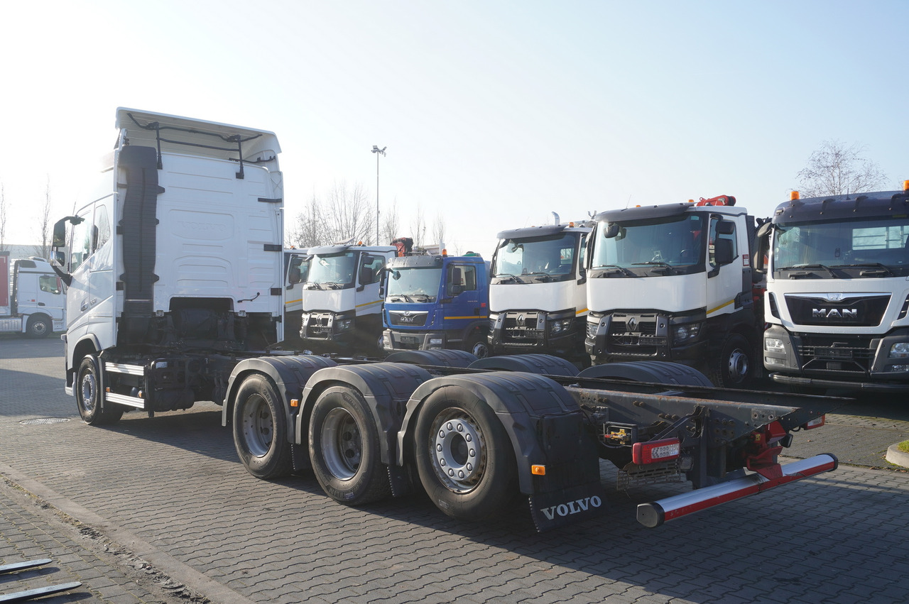 VOLVO Volvo FH 650 8x4/4 / Truck chassis / steered 4th axle - Camion grue: photos 3 VOLVO Volvo FH 650 8x4/4 / Truck chassis / steered 4th axle - Camion grue: photos 3