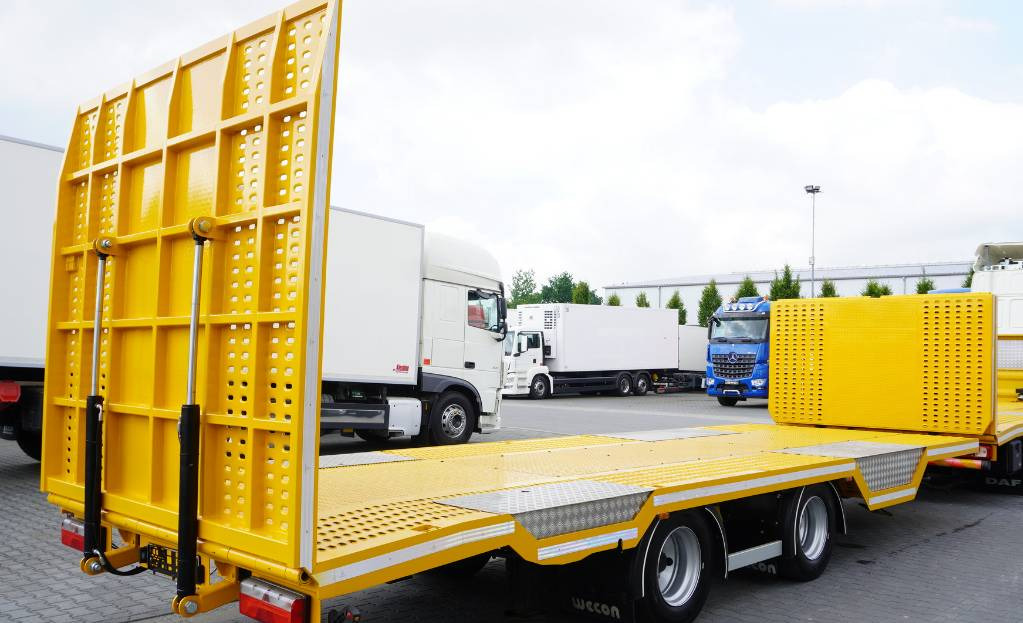 Remorque porte-engin surbaissée WECON trailer with a new tow truck body y.2023: photos 1