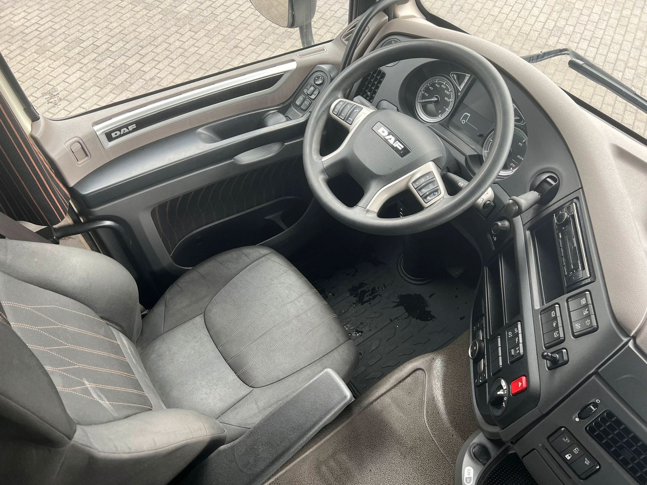 DAF XF 480 FT SSC LowDeck MX-Engine Brake Standklima - Tracteur routier: photos 5 DAF XF 480 FT SSC LowDeck MX-Engine Brake Standklima - Tracteur routier: photos 5