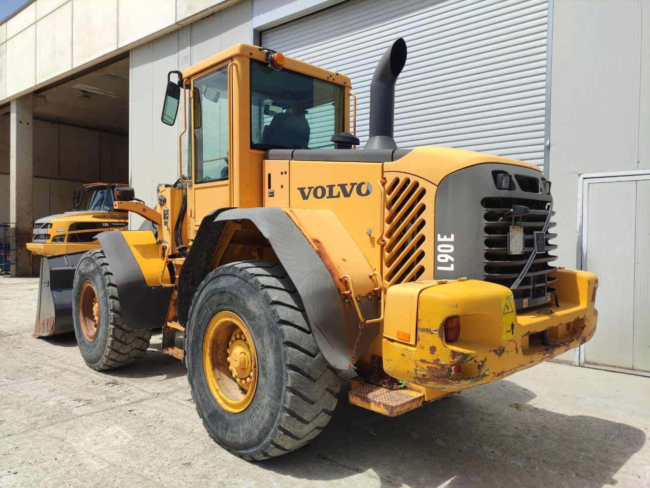 VOLVO L90E - Chargeuse sur pneus: photos 2 VOLVO L90E - Chargeuse sur pneus: photos 2
