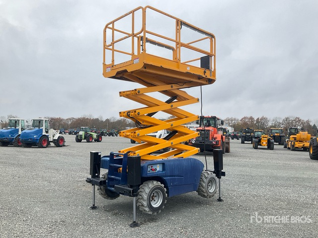 2016 Haulotte 12RTE 4x4 Electric Scissor Lift - Nacelle ciseaux: photos 2 2016 Haulotte 12RTE 4x4 Electric Scissor Lift - Nacelle ciseaux: photos 2