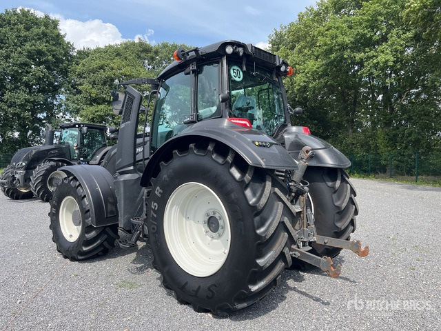 2021 Valtra T 235 Versu 4WD Tractor - Tracteur agricole: photos 4 2021 Valtra T 235 Versu 4WD Tractor - Tracteur agricole: photos 4