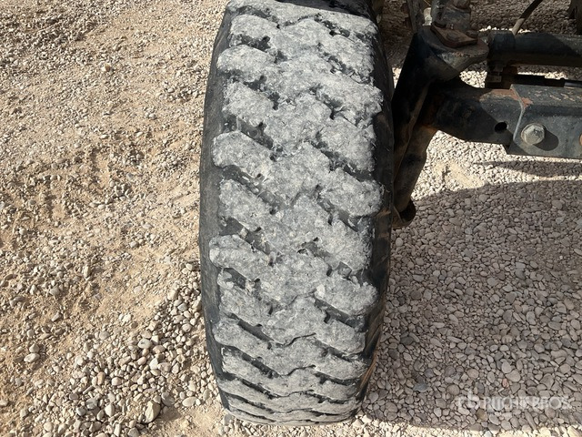 2003 New Holland TS110 2WD Tractor - Tracteur agricole: photos 5 2003 New Holland TS110 2WD Tractor - Tracteur agricole: photos 5