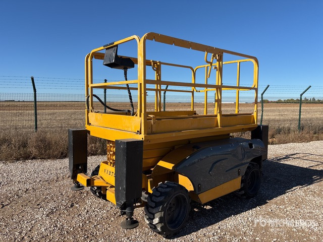 2006 Haulotte Compact 10DX 4x4 Diesel Scissor Lift - Nacelle ciseaux: photos 2 2006 Haulotte Compact 10DX 4x4 Diesel Scissor Lift - Nacelle ciseaux: photos 2
