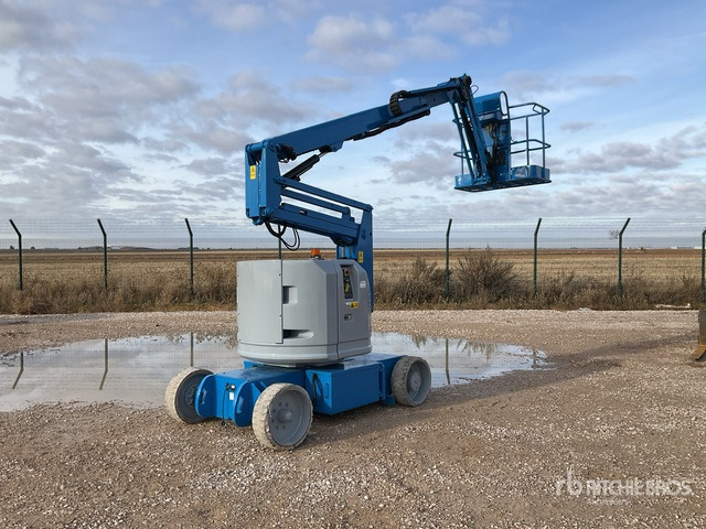 2007 Genie Z34/22N Electric Articulating Boom Lift - Nacelle articulée: photos 2 2007 Genie Z34/22N Electric Articulating Boom Lift - Nacelle articulée: photos 2