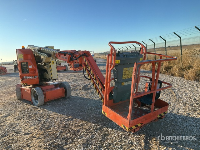 2007 JLG E300 AJP 2WD Electric Articulating Boom Lift - Nacelle articulée: photos 3 2007 JLG E300 AJP 2WD Electric Articulating Boom Lift - Nacelle articulée: photos 3