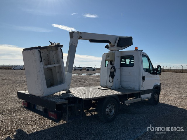2010 Iveco Daily 2010 Versalift ET-26-LEXS 8 m o ... Bucket Truck - Camion avec nacelle: photos 4 2010 Iveco Daily 2010 Versalift ET-26-LEXS 8 m o ... Bucket Truck - Camion avec nacelle: photos 4