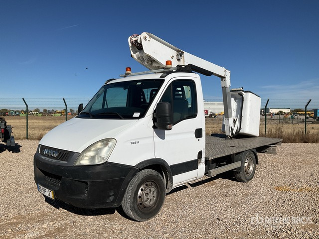 2010 Iveco Daily 2010 Versalift ET-26-LEXS 8 m o ... Bucket Truck - Camion avec nacelle: photos 1 2010 Iveco Daily 2010 Versalift ET-26-LEXS 8 m o ... Bucket Truck - Camion avec nacelle: photos 1