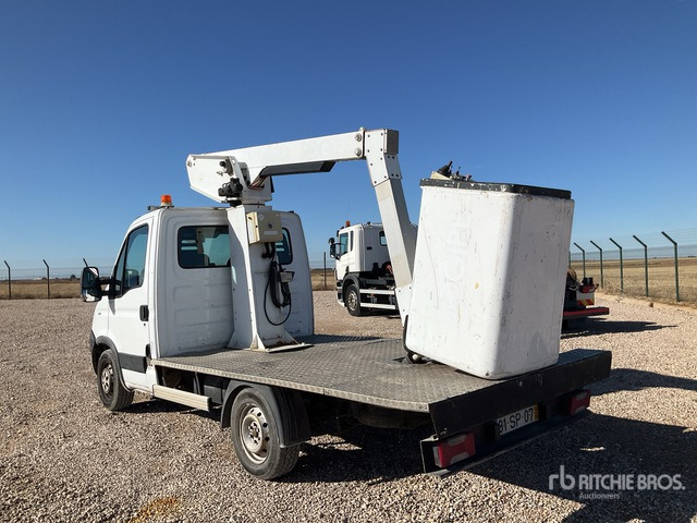 2010 Iveco Daily 2010 Versalift ET-26-LEXS 8 m o ... Bucket Truck - Camion avec nacelle: photos 3 2010 Iveco Daily 2010 Versalift ET-26-LEXS 8 m o ... Bucket Truck - Camion avec nacelle: photos 3