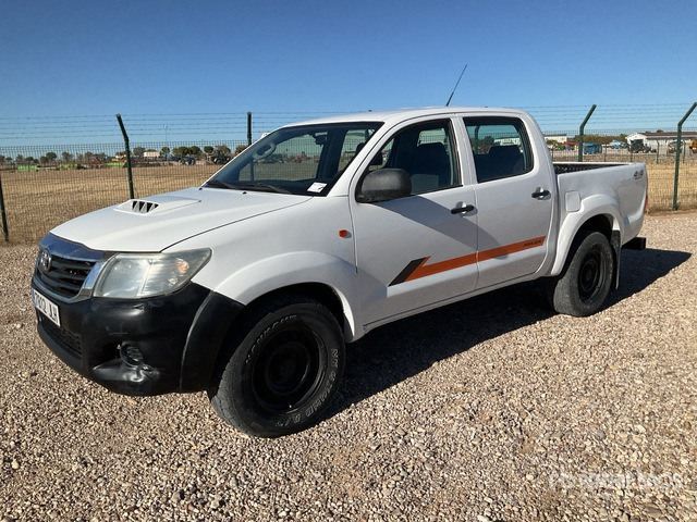 2015 Toyota Hilux 4x4 Crew Cab Pickup - Pick-up: photos 2 2015 Toyota Hilux 4x4 Crew Cab Pickup - Pick-up: photos 2
