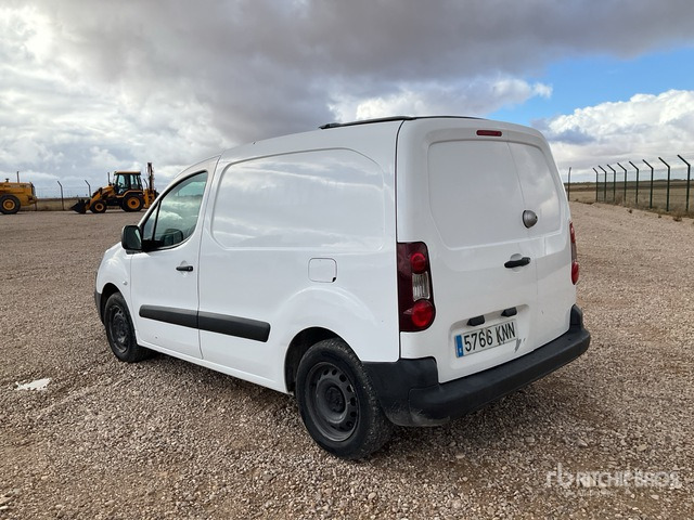 2018 Peugeot Partner BlueHDI L1 Confort Cargo Van - Fourgonnette: photos 2 2018 Peugeot Partner BlueHDI L1 Confort Cargo Van - Fourgonnette: photos 2