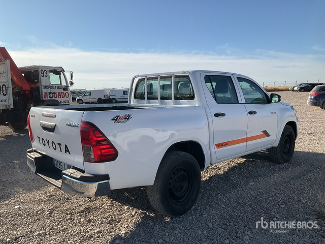 2021 Toyota Hilux 4x4 Crew Cab Pickup - Pick-up: photos 4 2021 Toyota Hilux 4x4 Crew Cab Pickup - Pick-up: photos 4