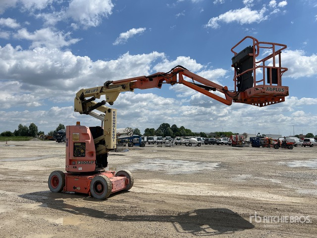 1999 JLG E300 AJP Articulating Boom Lift - Nacelle articulée: photos 4 1999 JLG E300 AJP Articulating Boom Lift - Nacelle articulée: photos 4