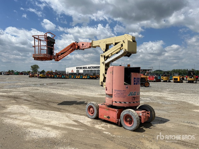 1999 JLG E300 AJP Articulating Boom Lift - Nacelle articulée: photos 3 1999 JLG E300 AJP Articulating Boom Lift - Nacelle articulée: photos 3