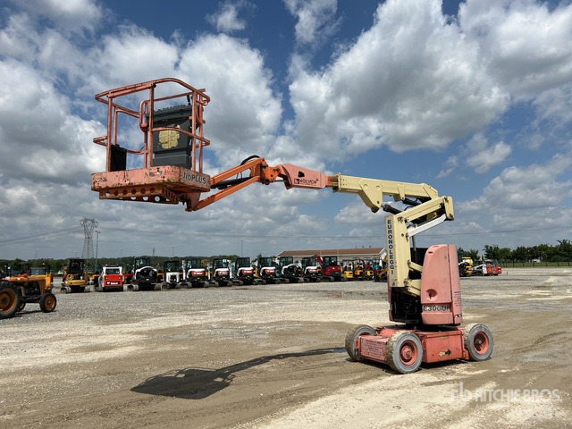 1999 JLG E300 AJP Articulating Boom Lift - Nacelle articulée: photos 1 1999 JLG E300 AJP Articulating Boom Lift - Nacelle articulée: photos 1