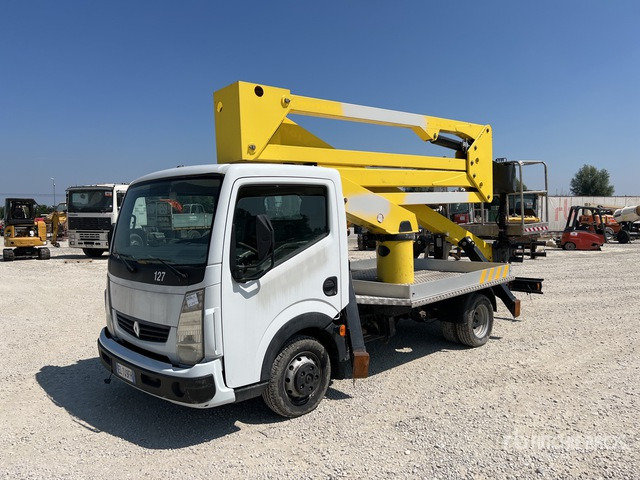 2011 Renault 2011 Socage DA320 20 m on (Inop ... Bucket Truck - Camion avec nacelle: photos 3 2011 Renault 2011 Socage DA320 20 m on (Inop ... Bucket Truck - Camion avec nacelle: photos 3