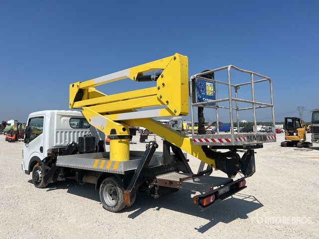 2011 Renault 2011 Socage DA320 20 m on (Inop ... Bucket Truck - Camion avec nacelle: photos 4 2011 Renault 2011 Socage DA320 20 m on (Inop ... Bucket Truck - Camion avec nacelle: photos 4