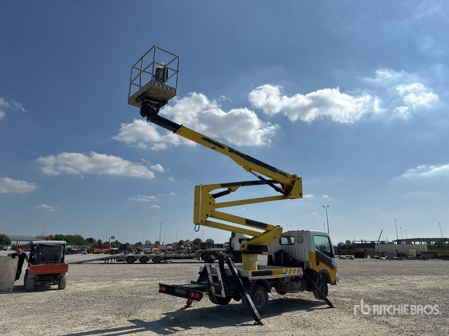 2011 Renault Maxity 110Dxi 2011 Socage DA320 20 m on Bucket Truck - Camion avec nacelle: photos 4 2011 Renault Maxity 110Dxi 2011 Socage DA320 20 m on Bucket Truck - Camion avec nacelle: photos 4